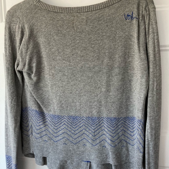 Volcom grey organic knit sweater size small with blue details - Picture 2 of 10